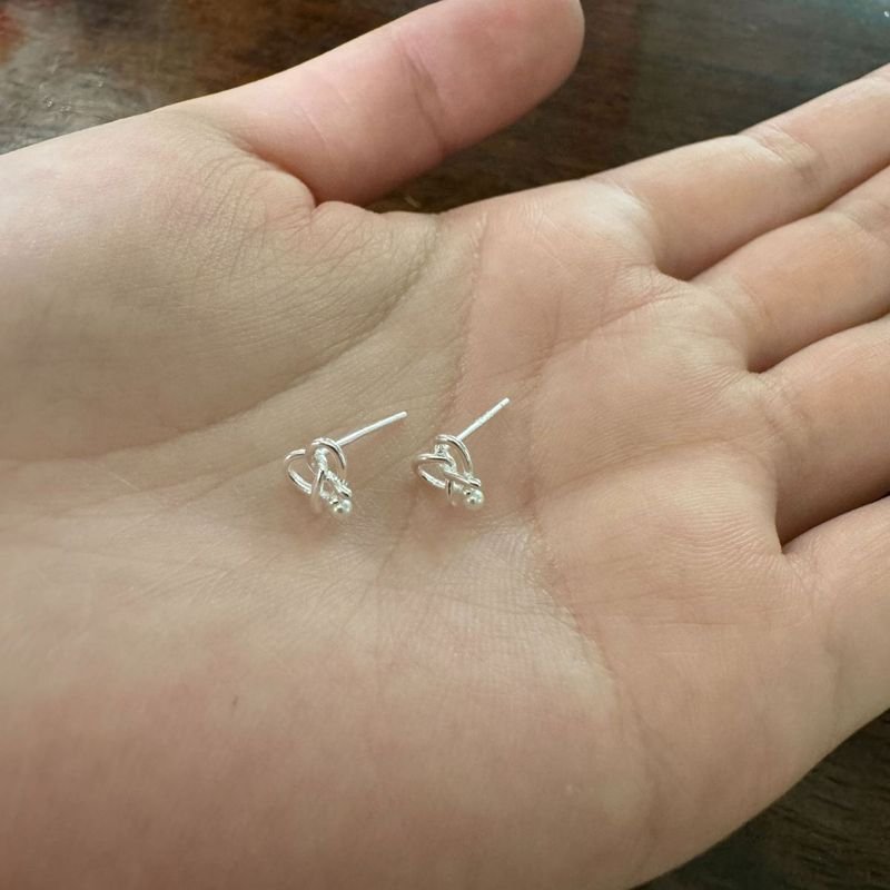 Women Simple Sterling Silver Heart-Shaped Hollow Pearl Stud Earrings